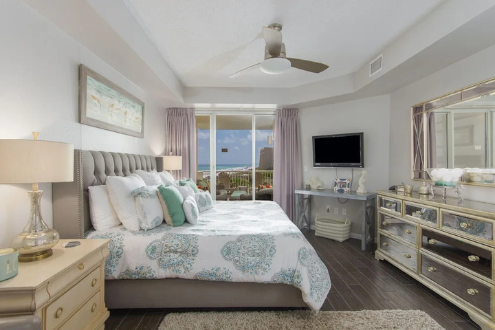 Crescent at Miramar by Blueswell