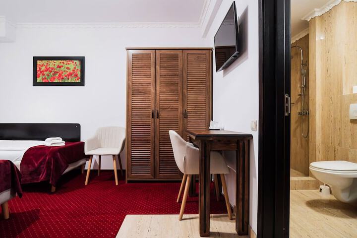 Room 15 of 191