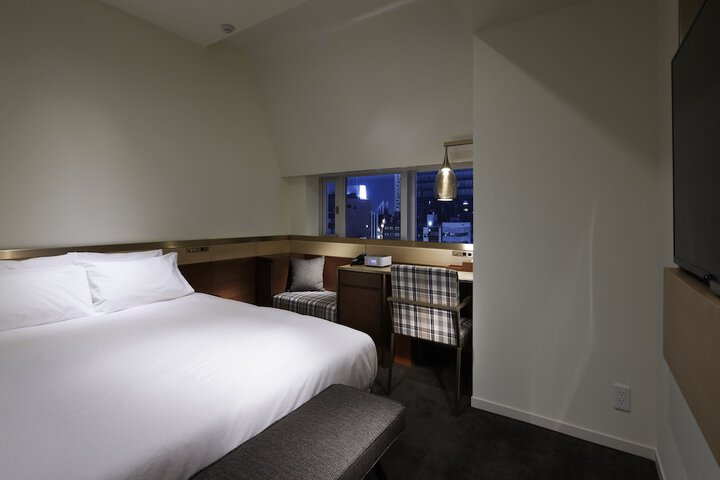 Room 8 of 127