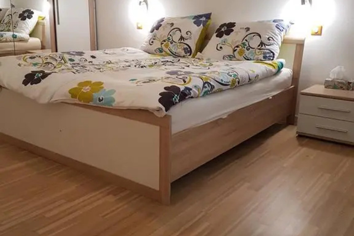 Room 4 of 12