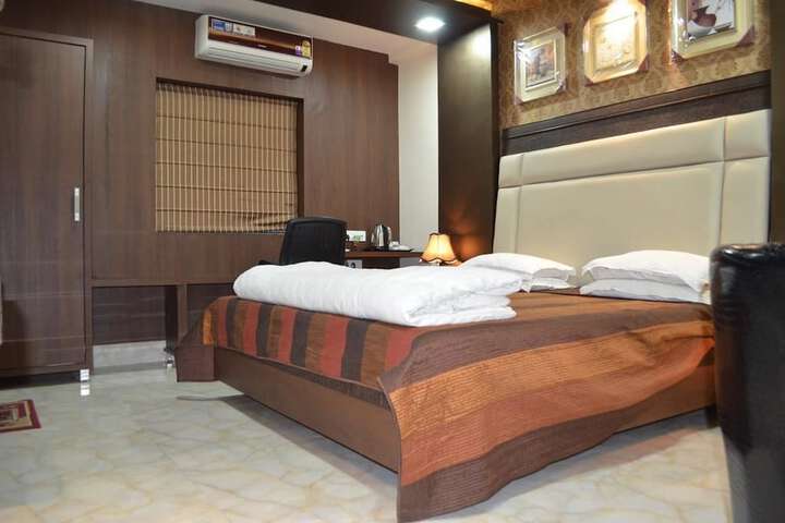 Room 8 of 31