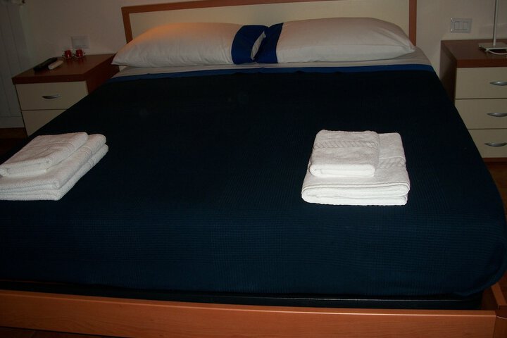 Room 10 of 25