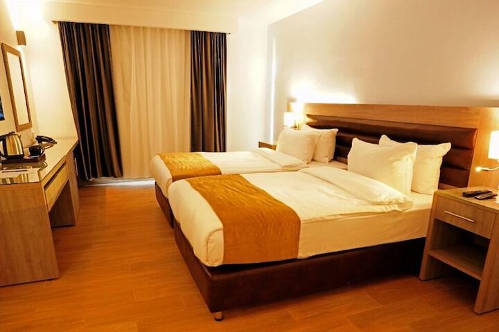Room 6 of 15