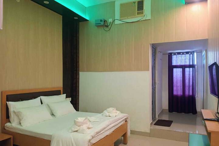 Room 4 of 15