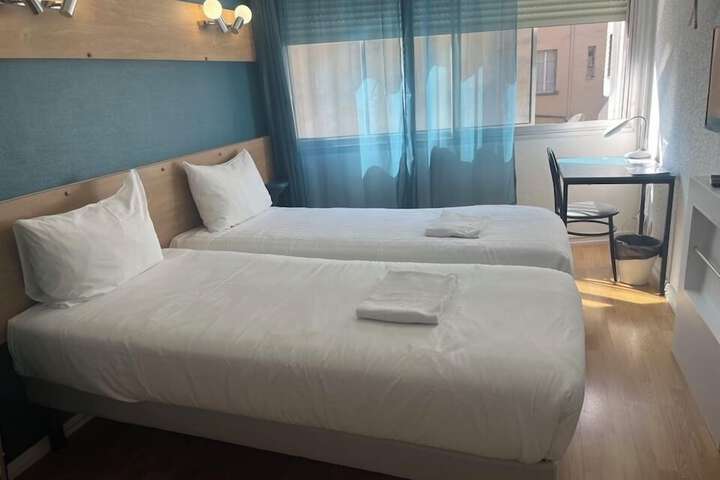 Room 5 of 40