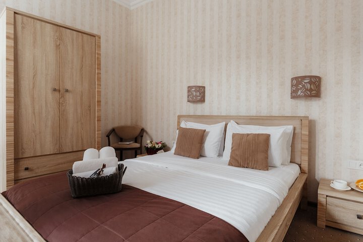Room 26 of 40