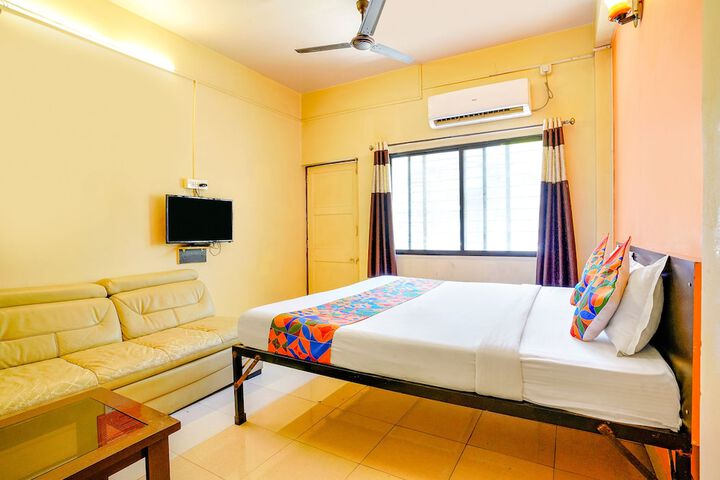 Room 9 of 28