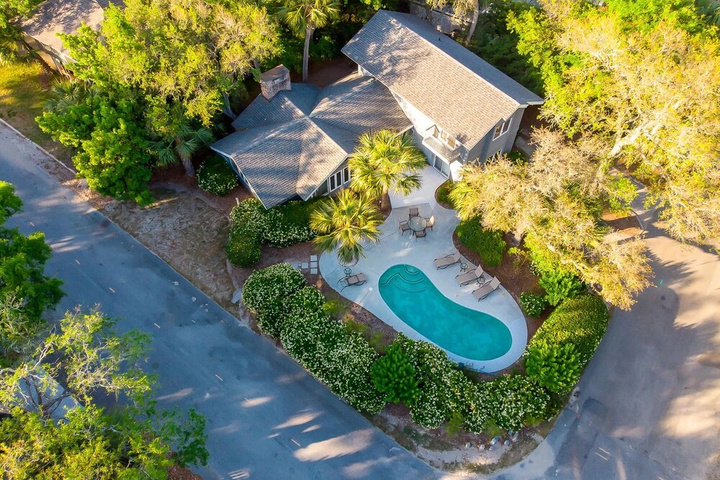 Pool 11 of 21