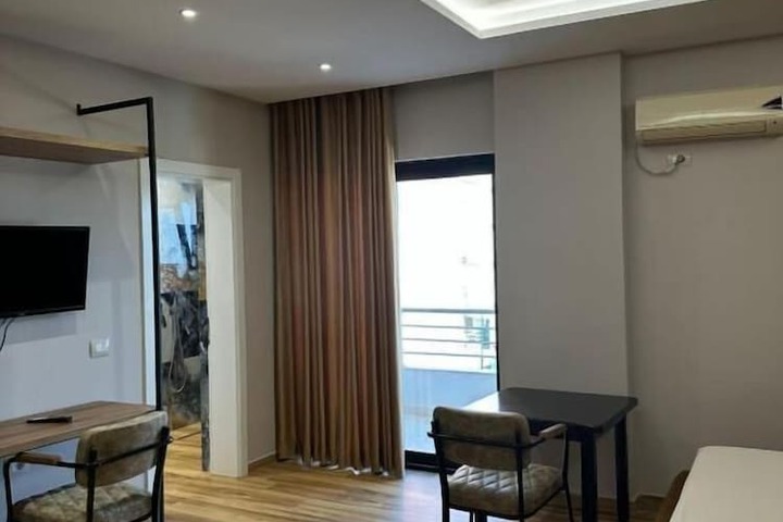 Room 9 of 33