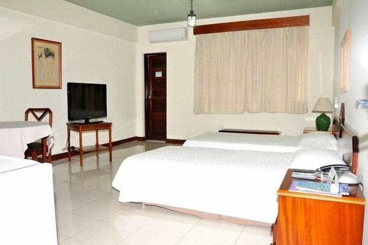 Room 10 of 34