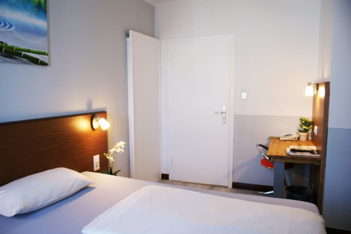 Room 6 of 33