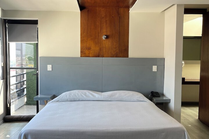 Room 12 of 266