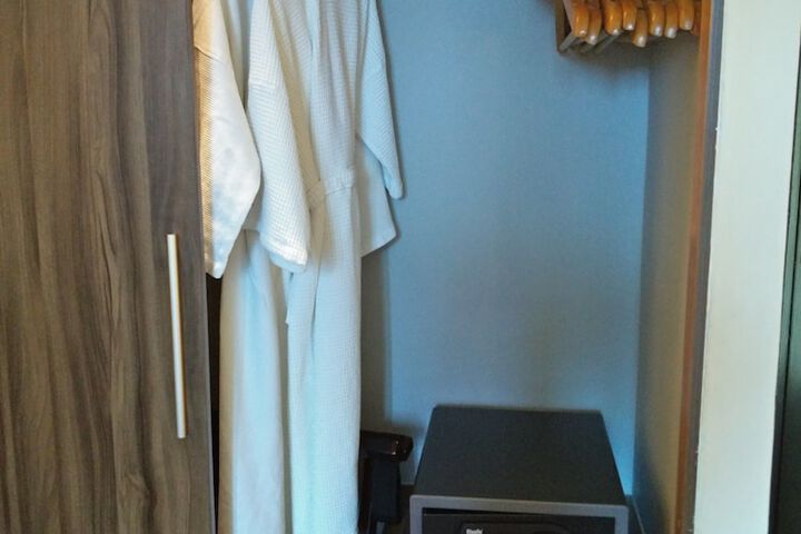Room 7 of 35