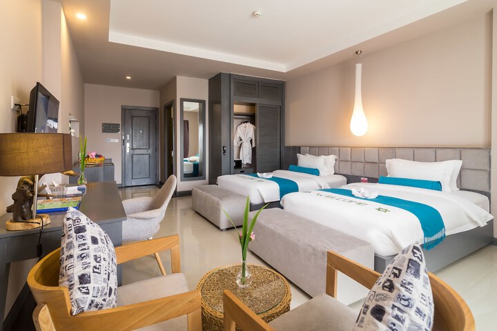 Room 40 of 165