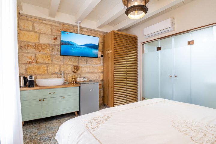 Room 8 of 73