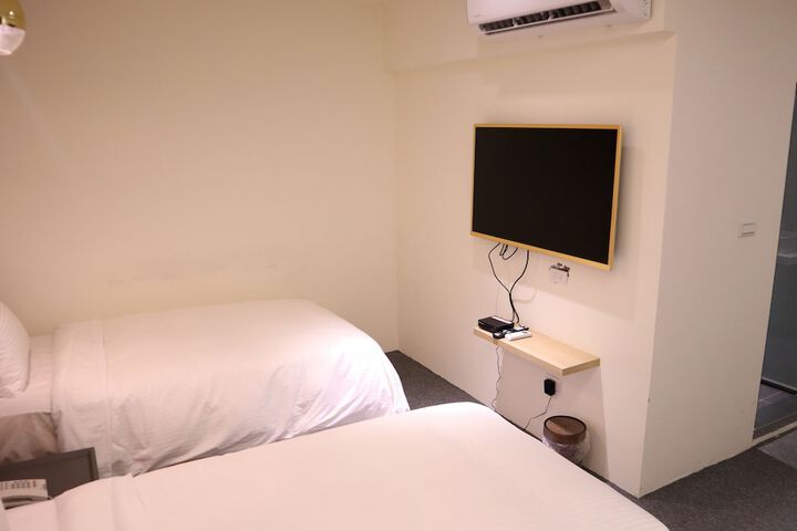 Room 6 of 37