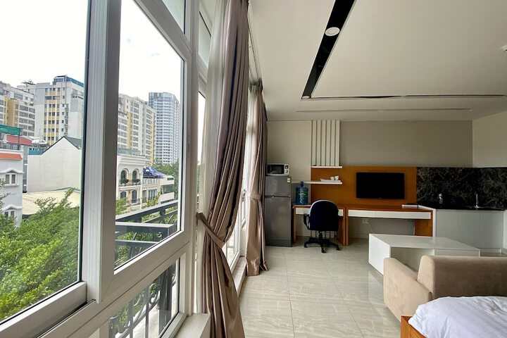 Room 33 of 47