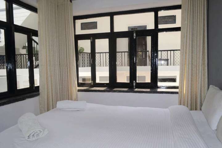 Room 9 of 38