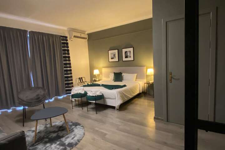 Room 25 of 87