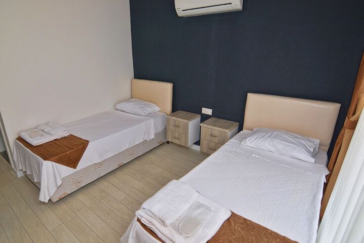 Room 4 of 20