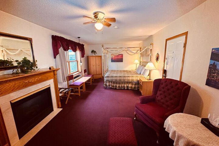Classic King Bed (3 of 16)