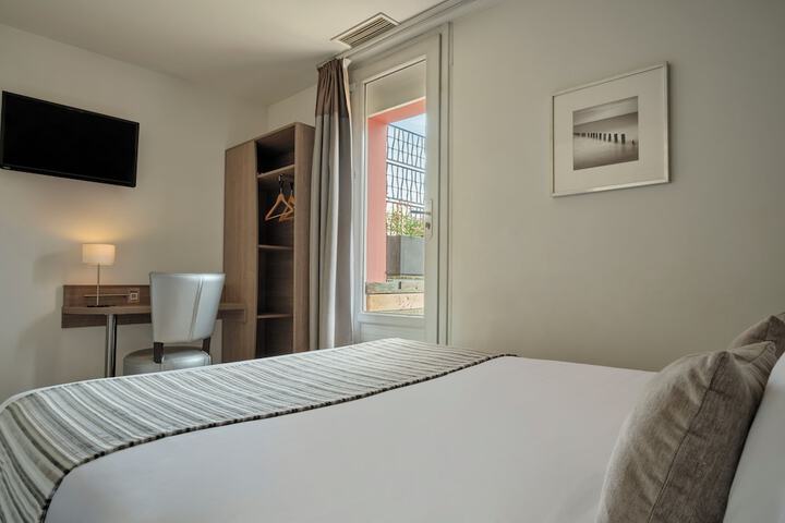 Room 19 of 38