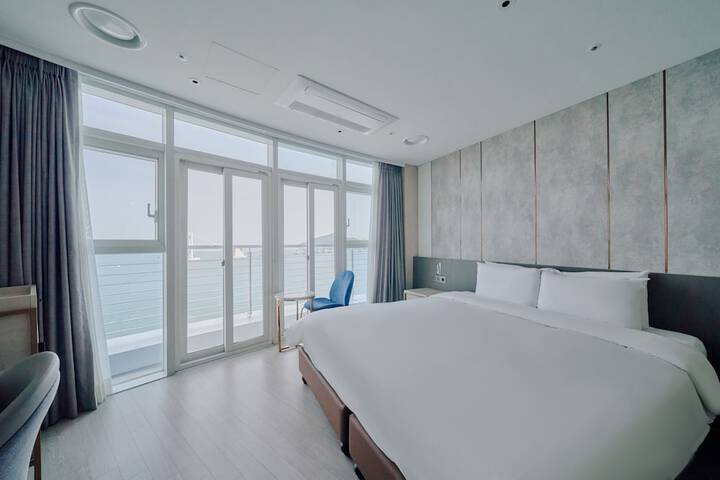 Room 13 of 72