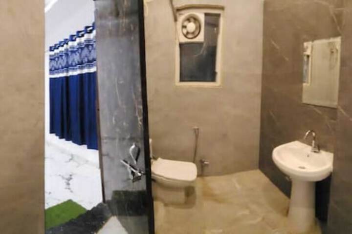 Room 8 of 13
