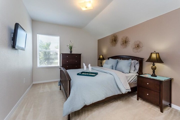 Room 6 of 25