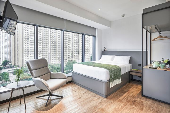Room 10 of 80