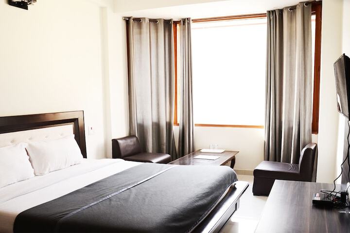 Room 8 of 27