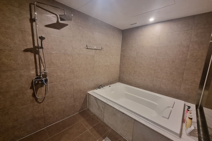 Room 12 of 14