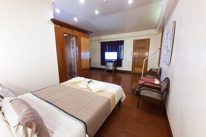 Room 18 of 165