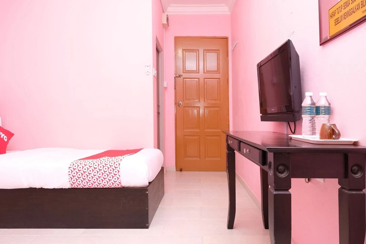 Room 6 of 15