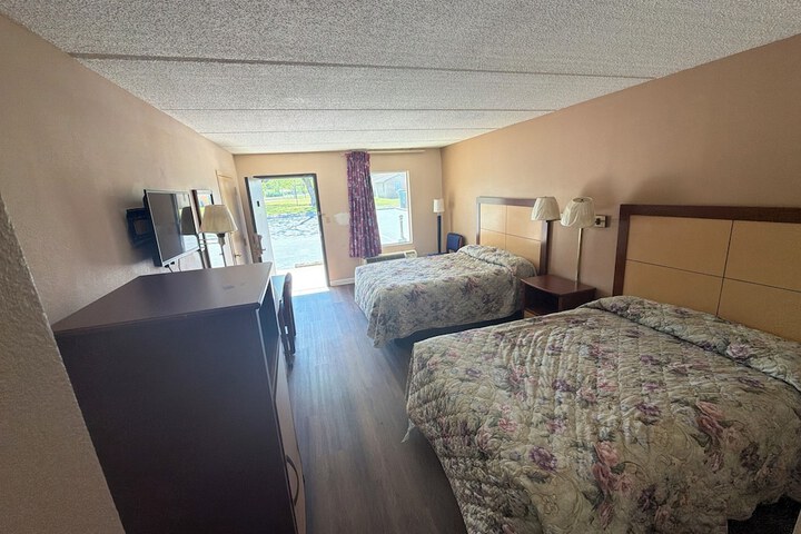Room 11 of 38