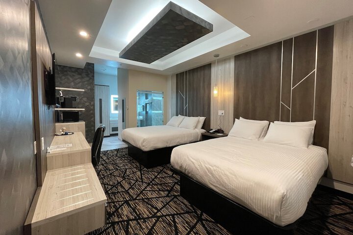 Room 9 of 18