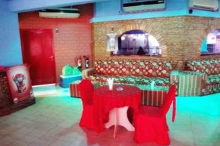Lounge 5 of 7