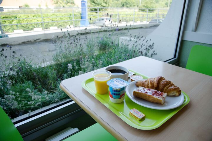 Breakfast/Coffee Service 19 of 25