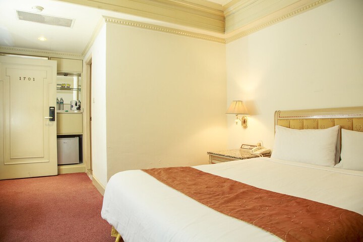Room 15 of 35