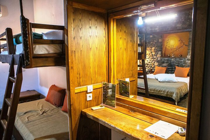 Room 32 of 48