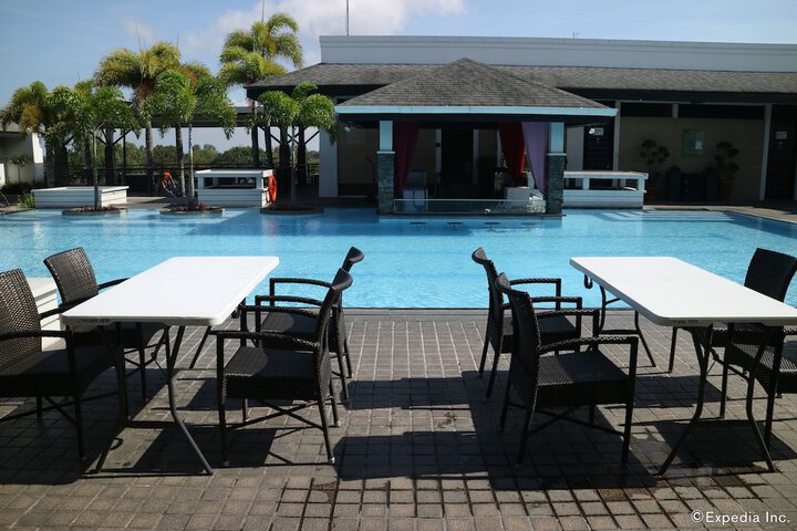 Pool 40 of 67