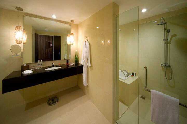 Room 35 of 93