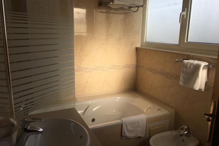 Room 52 of 85