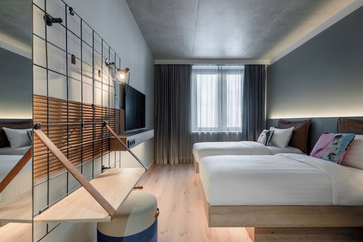 Room 10 of 74