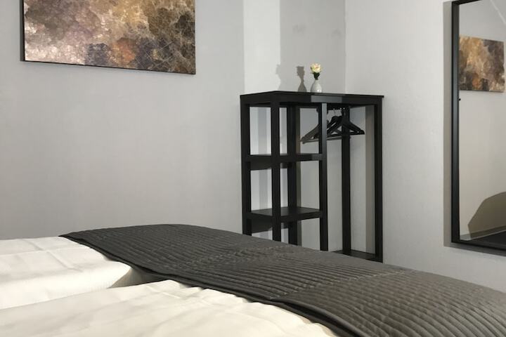 Room 5 of 33