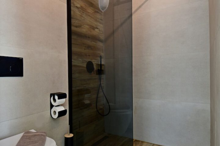Room 25 of 47