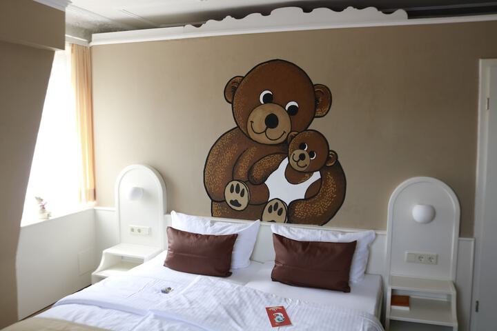 Room 13 of 92
