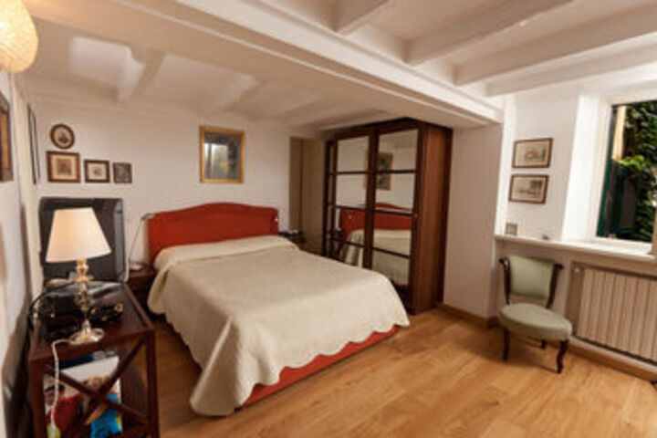 Room 150 of 477