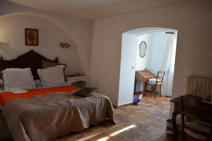 Room 10 of 50