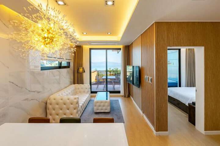 Room 9 of 60
